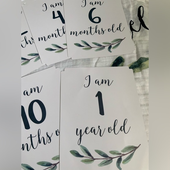 Lulujo Baby's First Year Blanket & Cards Set - Picture 3 of 7